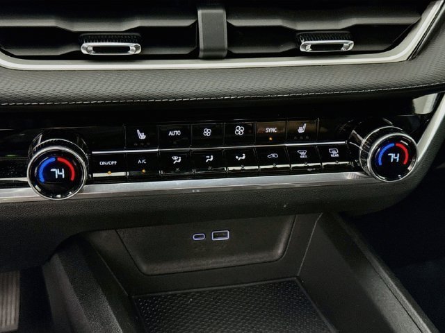 Used 2026 Chevrolet Equinox LT w/ Convenience Package II FWD image 16