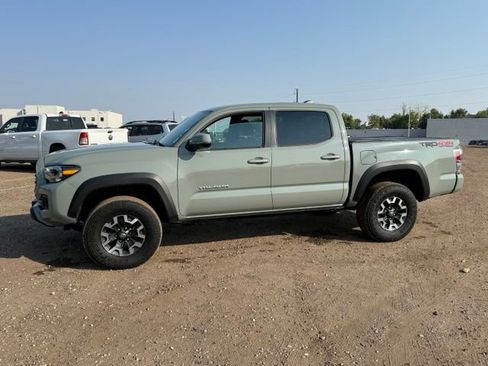 Used 2023 Toyota Tacoma TRD Off-Road w/ Advanced Technology Package AWD/4WD image 2
