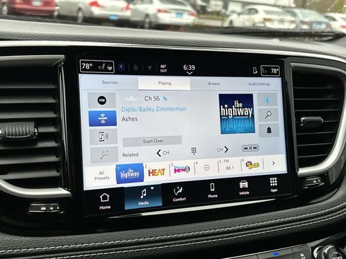 New 2026 Chrysler Pacifica Select image 17