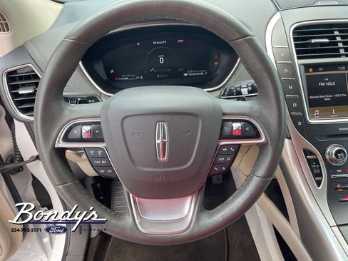 Used 2019 Lincoln Nautilus Premier AWD/4WD image 7