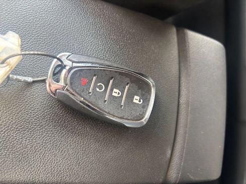 Used 2025 Chevrolet Trax LT FWD image 20