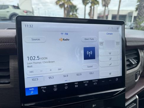 Used 2024 Ford Expedition Limited image 19