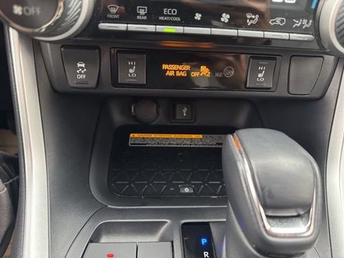 Used 2021 Toyota RAV4 XLE Premium image 24