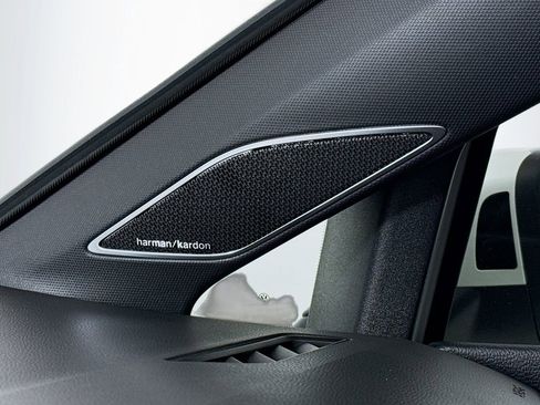 Used 2022 Volkswagen GTI SE image 19