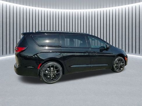 New 2026 Chrysler Pacifica Select w/ S Appearance Package image 8