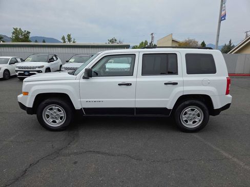 Used 2013 Jeep Patriot Sport FWD image 11