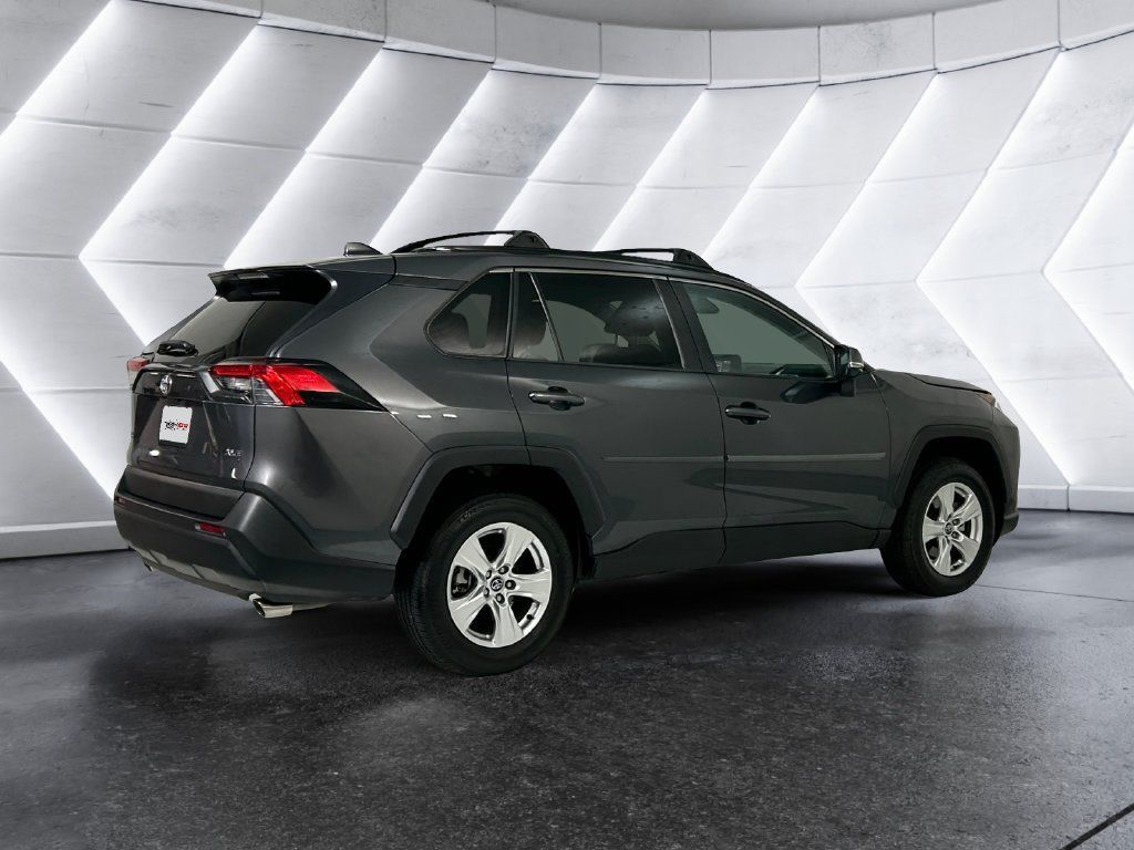 Used 2020 Toyota RAV4 XLE FWD image 4