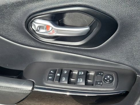 Used 2023 Jeep Cherokee Altitude Lux image 19