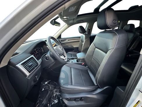 Used 2022 Volkswagen Atlas SE w/ Panoramic Sunroof Package image 9