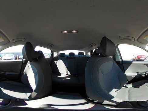 Used 2025 Kia K4 LXS image 42