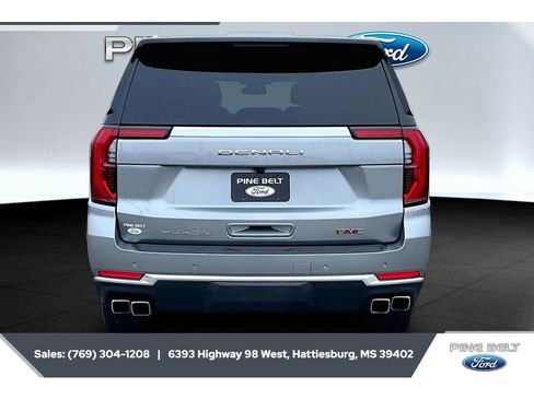 Used 2025 GMC Yukon XL Denali AWD/4WD image 4
