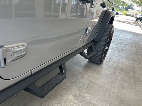 Used 2018 Jeep Wrangler Unlimited Sport S AWD/4WD image 13