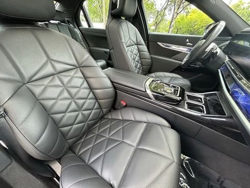 Used 2025 BMW 740i xDrive AWD/4WD image 39