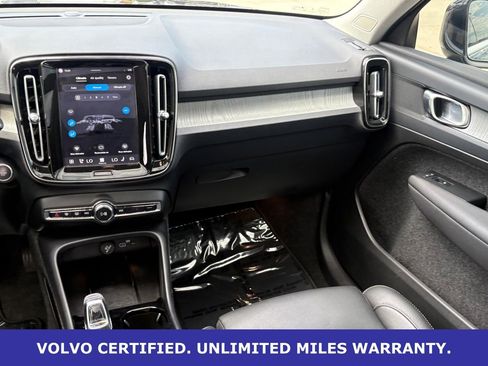 Certified 2025 Volvo XC40 B5 Plus AWD/4WD image 14