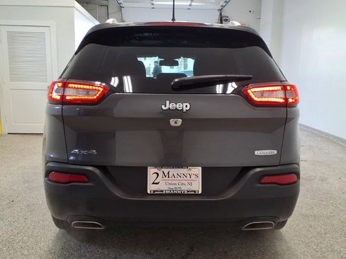 Used 2016 Jeep Cherokee Latitude w/ Cold Weather Group image 5
