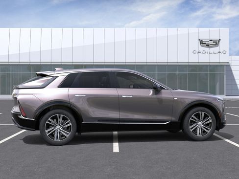 New 2026 Cadillac Lyriq Luxury RWD image 5