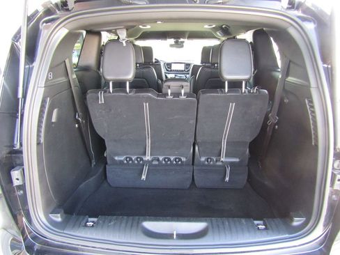 Used 2025 Chrysler Pacifica Select image 35