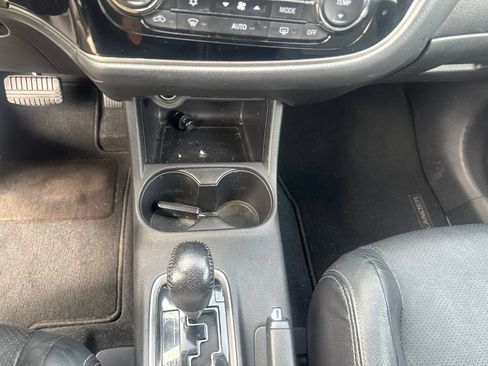 Used 2016 Mitsubishi Outlander SEL AWD/4WD image 12