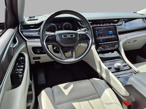 Used 2022 Jeep Grand Cherokee L Overland w/ Luxury Tech Group IV AWD/4WD image 4