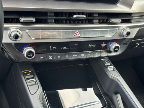 Used 2023 Kia Telluride S w/ S Sunroof Package FWD image 16
