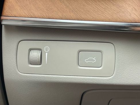 Used 2022 Volvo XC90 T6 Momentum w/ Advanced Package image 22