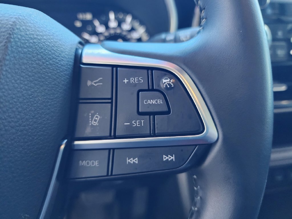 Used 2020 Toyota Highlander XLE FWD image 21