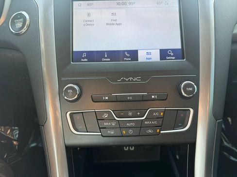 Used 2020 Ford Fusion SE FWD image 18