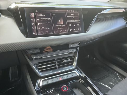 Used 2024 Audi RS e-tron GT w/ Carbon Performance Package AWD/4WD image 18