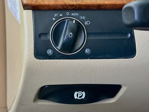 Used 2008 Mercedes-Benz E 350 4MATIC Sedan image 16