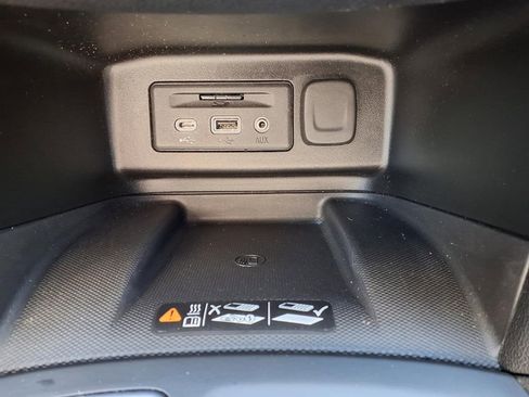 Used 2019 Chevrolet Equinox Premier FWD image 23