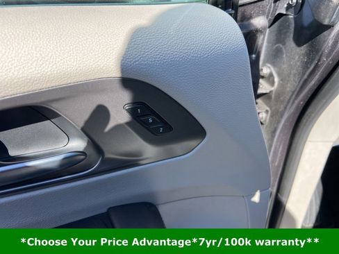 Certified 2023 Chrysler Pacifica Touring-L image 37