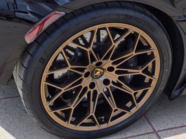 Used 2026 Lamborghini Temerario AWD/4WD image 34