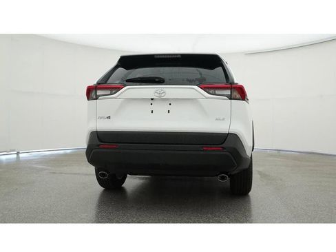 Used 2022 Toyota RAV4 XLE w/ Convenience Package FWD image 28