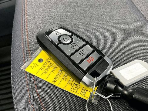 Certified 2025 Ford Expedition Active AWD/4WD image 11