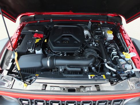 Used 2025 Jeep Wrangler Unlimited Rubicon AWD/4WD image 10