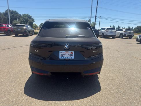 Used 2023 BMW iX xDrive50 w/ Sport Package AWD/4WD image 9
