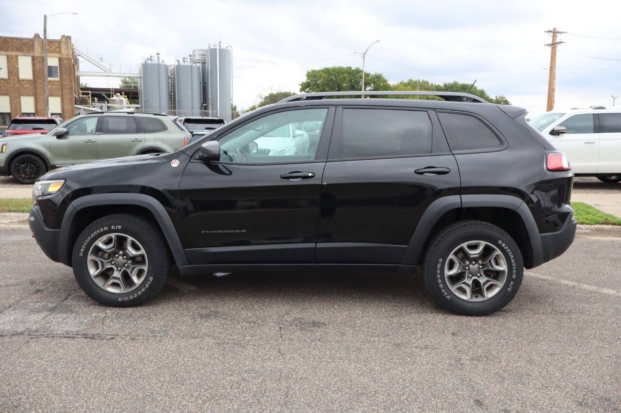 Used 2019 Jeep Cherokee Trailhawk w/ Cold Weather Group AWD/4WD image 8