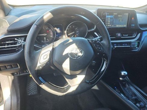 Used 2018 Toyota C-HR XLE image 5