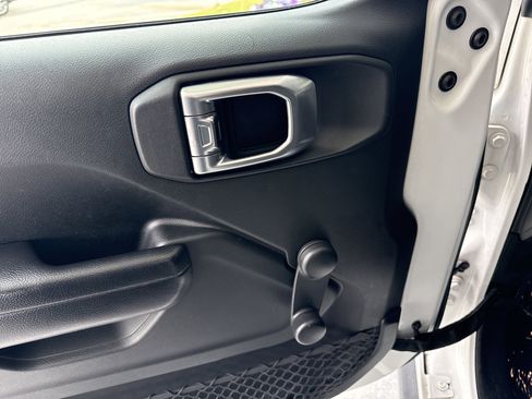 Used 2018 Jeep Wrangler Unlimited Sport image 15