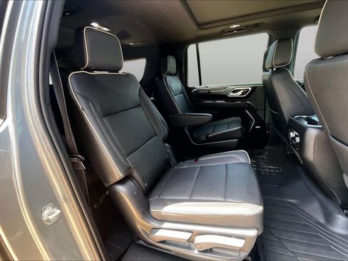 Used 2023 GMC Yukon XL SLT w/ SLT Luxury Package AWD/4WD image 20