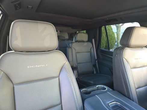 Used 2022 GMC Yukon Denali w/ Denali Premium Package image 20