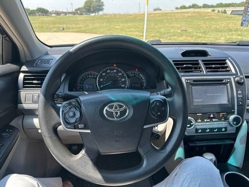 Used 2014 Toyota Camry LE FWD image 12