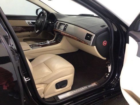 Used 2014 Jaguar XF 3.0 RWD image 13
