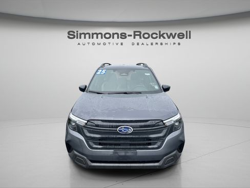 Used 2025 Subaru Forester AWD/4WD image 8