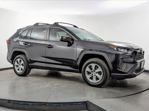 Used 2020 Toyota RAV4 LE FWD image 11