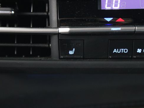 Used 2024 Toyota Sienna XLE Woodland Edition AWD/4WD image 23