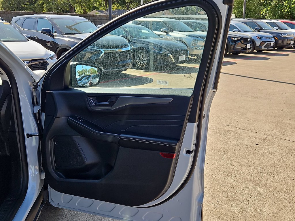 Used 2025 Ford Escape Active AWD/4WD image 29