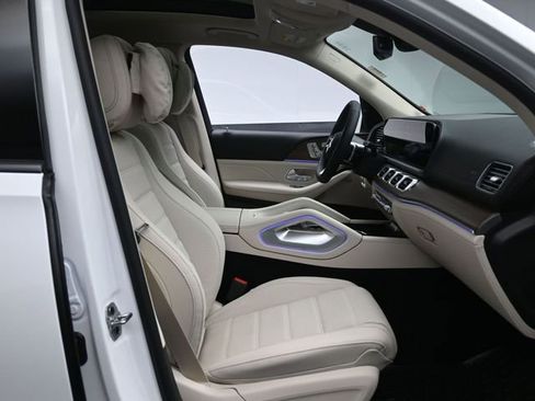 Used 2026 Mercedes-Benz GLS 450 4MATIC image 32