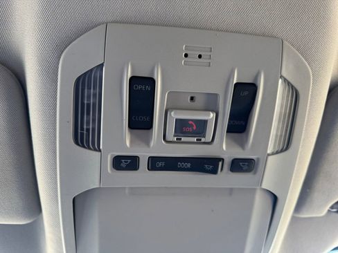 Used 2021 Toyota Highlander XLE image 24