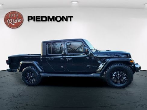 Certified 2025 Jeep Gladiator Sport image 6